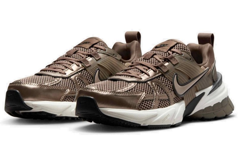 סניקרס נייק Nike V2K RUN ברונז מטאלי