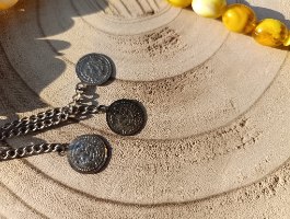 מסבחת וינטג' אובאלית צהוב-שיש – עם 3 מטבעות עות'מאניים