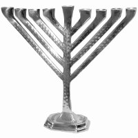 חנוכייה מרוקעת אלומיניום גימור מבריק, צבע כסף, 26 ס"מ