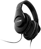 אוזניות מקצועיות Shure SRH240A – אוזניות שחורות מסוג Over-Ear עם כבל מונחות על רקע לבן