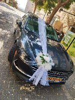 קישוט רכב עם פרחים ותחרה מגוון צבעים ופרחים