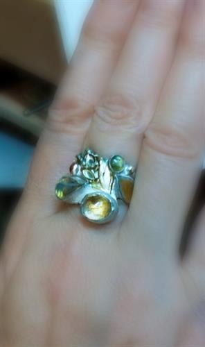 סייל טבעת זהב כסף גדולה מעוצבת בעבודת יד אבני אופל וסיטרין . Sale