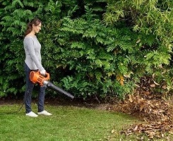 מפוח אוויר חשמלי מבית בלאק אנד דקר – Black+Decker BEBL185-QS 1850W עם עיצוב נוח