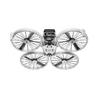 רחפן DJI Flip Fly More Combo – רחפן לבן עם מגיני פרופלורים ומצלמה קדמית על רקע לבן