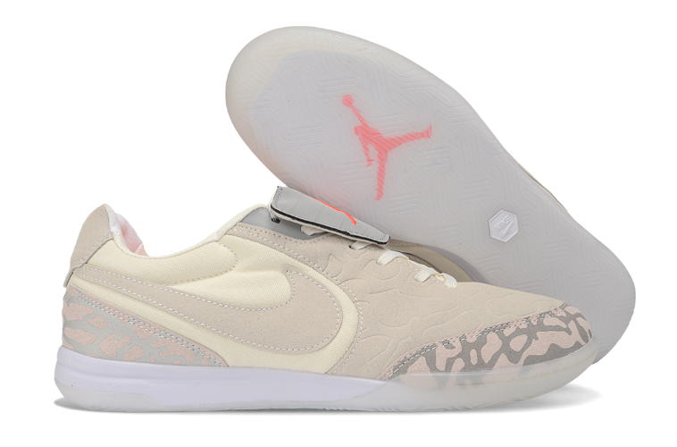 נעלי כדורגל נייק Jordan Tiempo Streetgato לבן