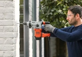 פטישון עוצמתי מבית בלאק אנד דקר – Black+Decker BEHS03K-QS 1250W לניקוב וקידוח בבטון