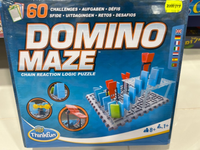 Domino maze