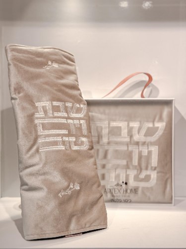 כיסוי פלטה קטיפה רקמה פרחים שמנת 60/90