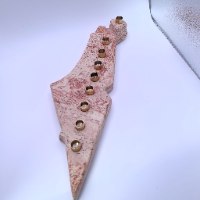 חנוכייה מאבן בעיצוב מפת ארץ ישראל - מתאימה לנרות שעווה ולכוסיות שמן