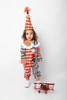 תחפושת ליצן פיירו בן קטנטנים.