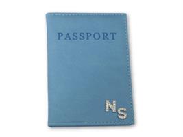 כיסוי לדרכון כחול עם אותיות משובצות כסף