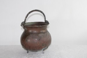 קדירת נחושת וינטג' עתיקה "קדירת מכשפות" | מוגבהת על רגליים וידית ברזל