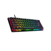 מקלדת גיימינג מכנית Razer Huntsman V3 HE Magnetic Mini 65% 8KHZ – מקלדת שחורה מוארת ב-RGB נראית בזווית על רקע לבן