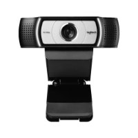 מצלמת רשת Logitech C930E – מתקן שחור עם פאנל מרכזי כסוף-אפור ועדשה המוצג חזיתית