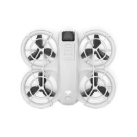 רחפן ללא שלט DJI Neo – פריט בודד בצבע לבן עם ארבעה מדחפים שחורים ומגני מדחף לבנים נראה מלמעלה