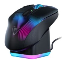 עכבר גיימינג אלחוטי Turtle Beach Kone XP Air – עכבר שחור עם תאורת RGB על עמדת טעינה תואמת.