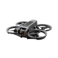 רחפן DJI Avata 2 Fly More Combo (Single Battery) – רחפן אפור כהה עם מצלמה קדמית וארבעה פרופלורים מונח על רקע לבן