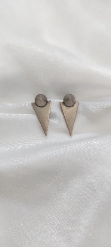 עגילים צמודים משולש