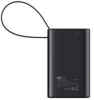 סוללת טעינה Miracase MPB20C45W – סוללה ניידת שחורה עם רצועה מציגה נתוני טעינה מהירה ומידע בגבה