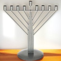 חנוכיית חוטים חבד לנרות – מוכספת