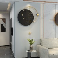 שעון קיר גדול ויוקרתי בעיצוב ייחודי, שעון פרזול מטוטלת עם ספרות ובצע שחור וזהב