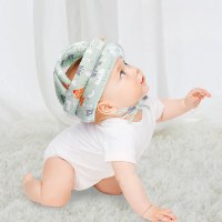 כובע מגן ראש לתינוק בזמן הליכה