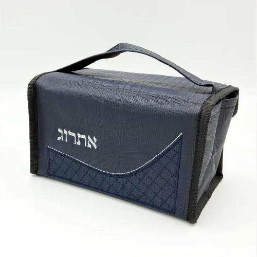 תיק אתרוג דמוי עור כחול משובץ פינה