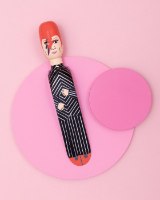 בובת עץ עומדת של המוזיקאי דיוויד בואי David Bowie - סוג ב'