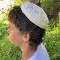 כיפה כפרית קרם על קרם רך