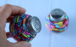 זוג מלחיה ופלפליה עגולות בצבעוניות עזה
