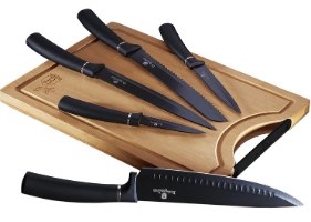 סט 5 סכינים כולל קרש חיתוך במבוק Berlinger Haus Matte Black BH2549 – חמישה סכיני פלדה שחורים מקלף ולוח במבוק מוצגים