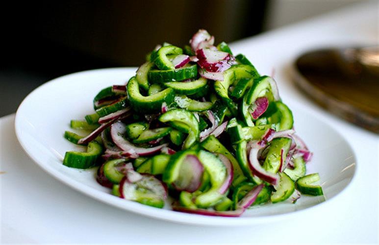 מלפפונים בשמיר       Cucumbers in dill