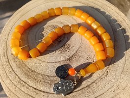 מסבחת בקליט אספנות עתיקה (עין החתול/חלמון) – עם מטבע עותומני וחמסה