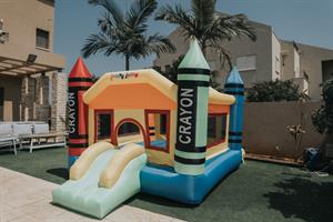 מתנפח בינוניצבעי פנדה D3628 מבית Jumpy Jump