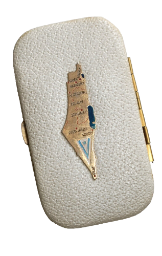 קופסא לסט מניקור של רוזנפלד, ישראל שנות ה- 60-70, פלאק מתכת מוזהב בצורת מפת ישראל וינטאג' שימושי
