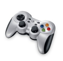 בקר משחק אלחוטי Logitech F710 Gamepad – בקר כסוף-שחור נראה מלמעלה באלכסון