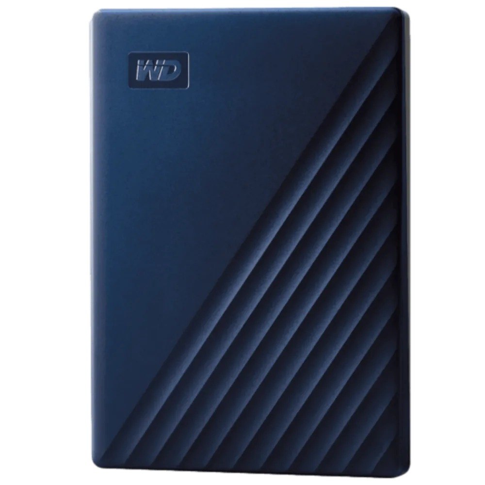 כונן קשיח חיצוני צבע כחול Western Digital WDBA2F0050BBL-WESN My Passport 5TB – פריט בודד כחול כהה עם לוגו WD ופסים אלכסוניים