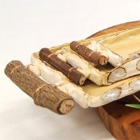 סט מגשי אדמה מוארכים בשילוב ענפי עץ גולמי וחוטי נחושת