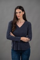 חולצת וי כחול פלדה