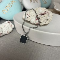 שרשרת לגבר תליון מרובע עם אמייל שחור