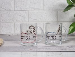 ספל זכוכית מצחיק עם הדפס „זיי געזונט” – גרסת האישה