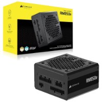 ספק כוח Corsair RM850e RMe Series Fully Modular 850W – פריט בודד של ספק הכוח השחור מוצג לצד אריזתו הממותגת