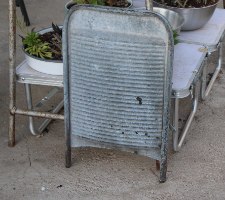 לוח כביסה וינטג' מקורי ממתכת (55x35 ס"מ) – פריט אספנות נוסטלגי לעיצוב