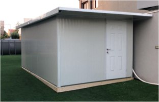 מבנה מבודד מפנלית עובי 5 ס"מ  מידות 3X3 מטר גובה 2.20