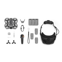 רחפן DJI Neo 2 Motion Fly More Combo – כל רכיבי הערכה פרוסים על רקע לבן כולל הרחפן המשקפיים הבקר