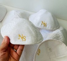 20 כיפות פשתן לאורחים -רקמה חיצונית בלבד (ראשי תיבות או עד 3 מילים)