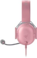 אוזניות גיימינג צבע ורוד Razer BlackShark V2 X – אוזניות ורודות עם מיקרופון אפור מחובר מונחות על רקע לבן