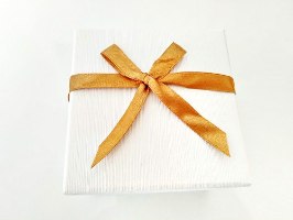שרשרת קולר (צ'וקר) עניבה, עם פנינת אורז מים מתוקים.