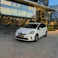 Toyota prius plus 2013