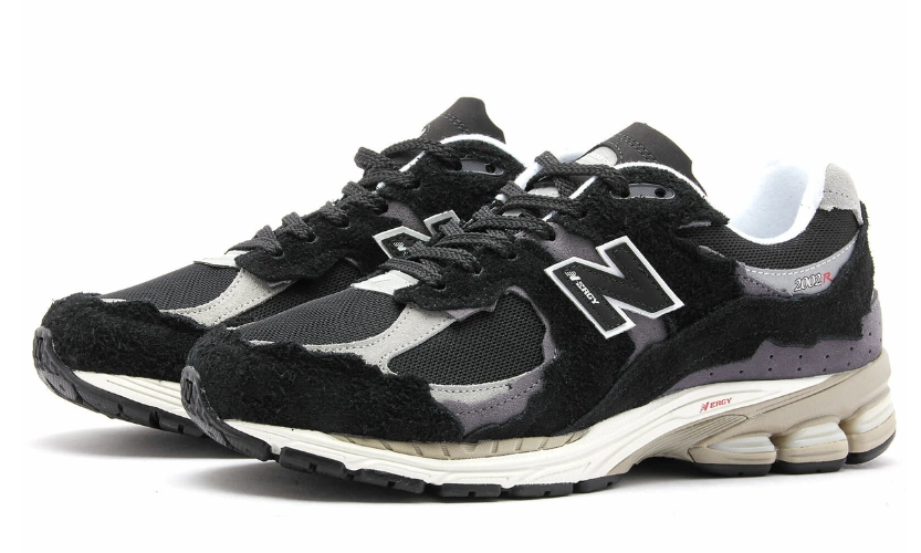 סניקרס New Balance NB 2002R שחור קטיפה
